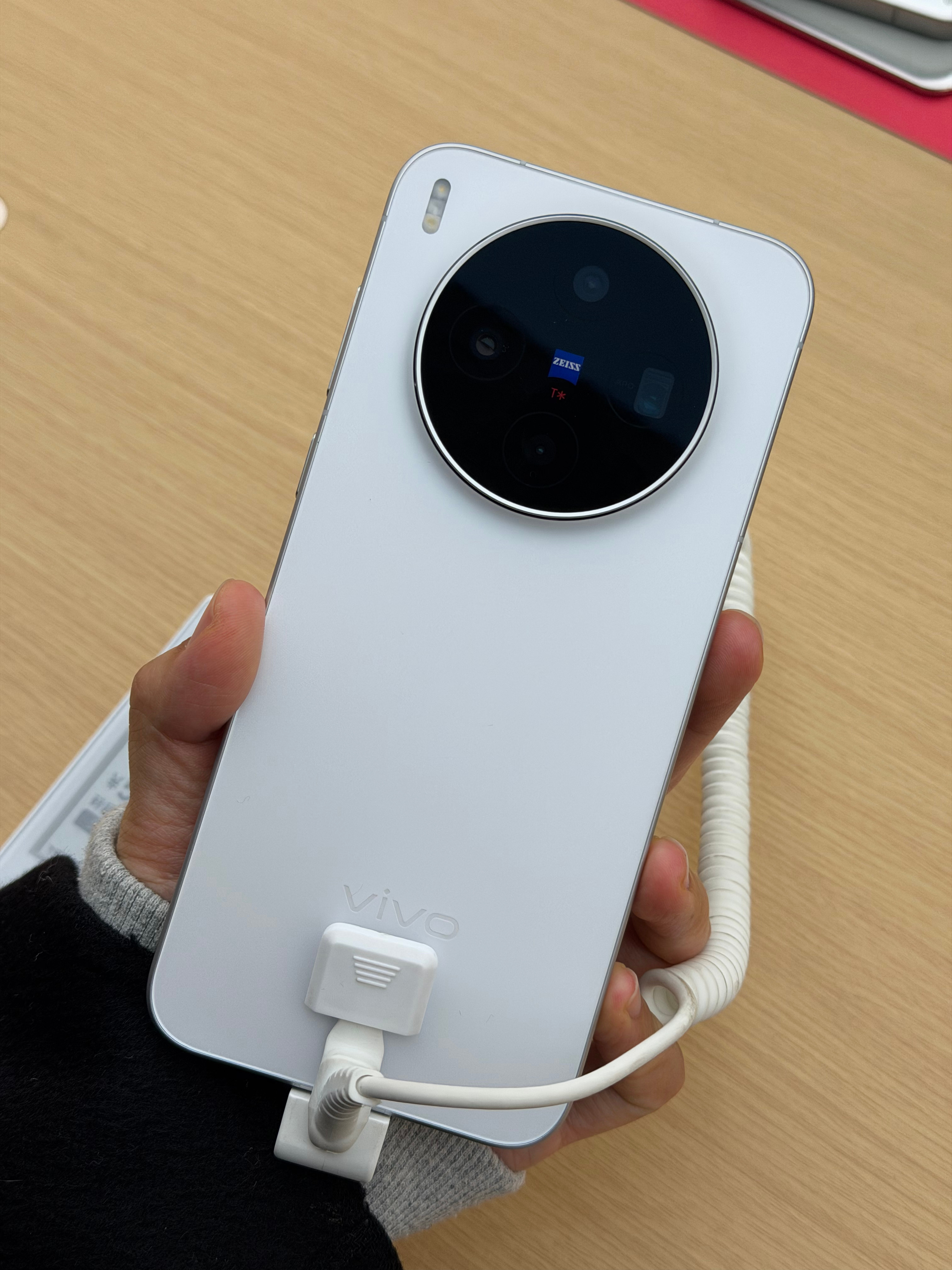 摸了摸vivo X300s和Ultra有条件的宝宝直接上Ultra吧手感质感都很