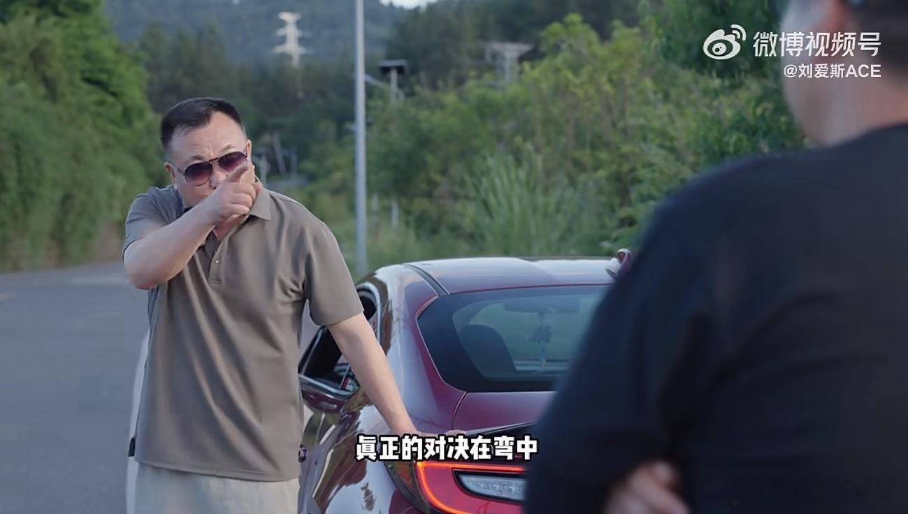 我爸：小伙子，你智己LS8凭什么斗得过我的BRZ啊？我：凭线控转向我和汽车的日常