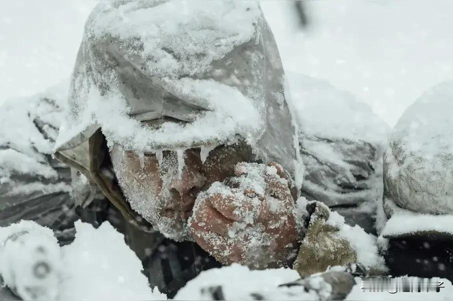 1950年的冬天。朝鲜北部的风，比刀子还利。长津湖一带的夜里，气温能跌到零下四五