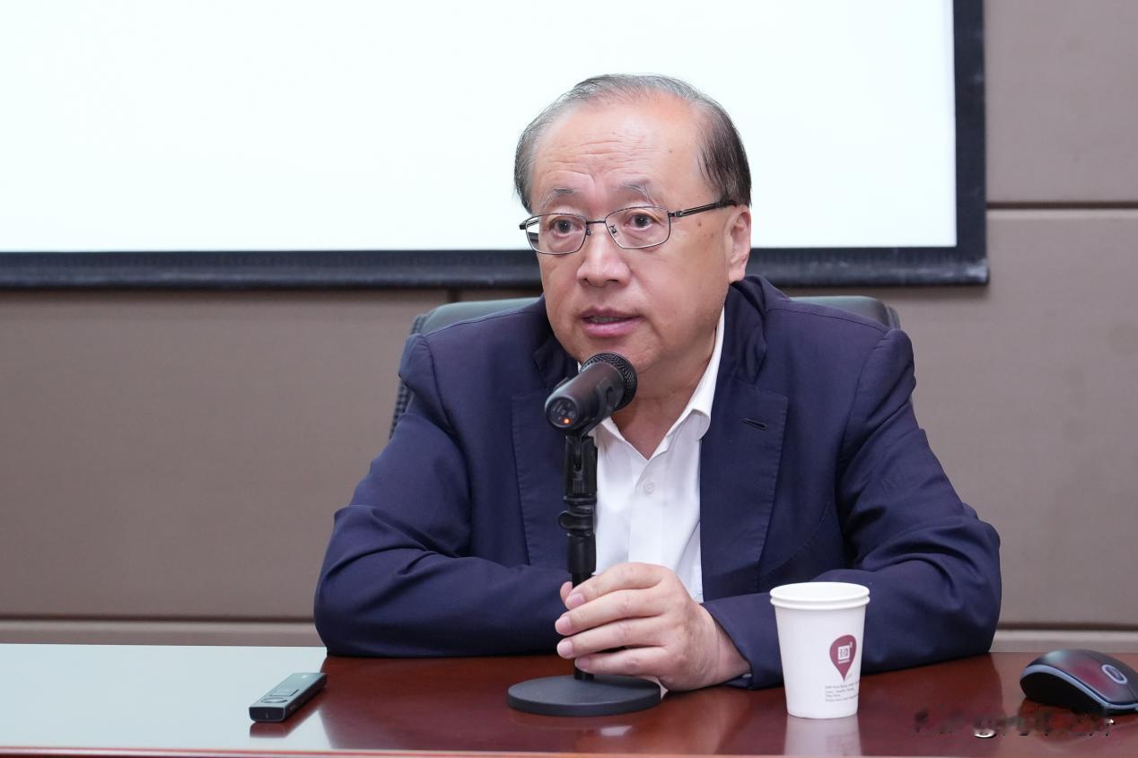 李绍先深度解读！百万民众赴伊朗国葬场面震撼，新任最高领袖全程低调隐身，反差藏着三