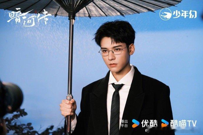 龚俊一集一封神这个龚俊简直帅的权威，一集一个封神，真的太绝了！红衣蒙面真的帅的我