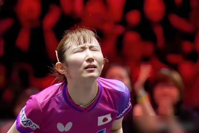 澳门世界杯女单首轮，伊藤美诚0比4脆败给王曼昱。
四局加起来才拿23分，首局领