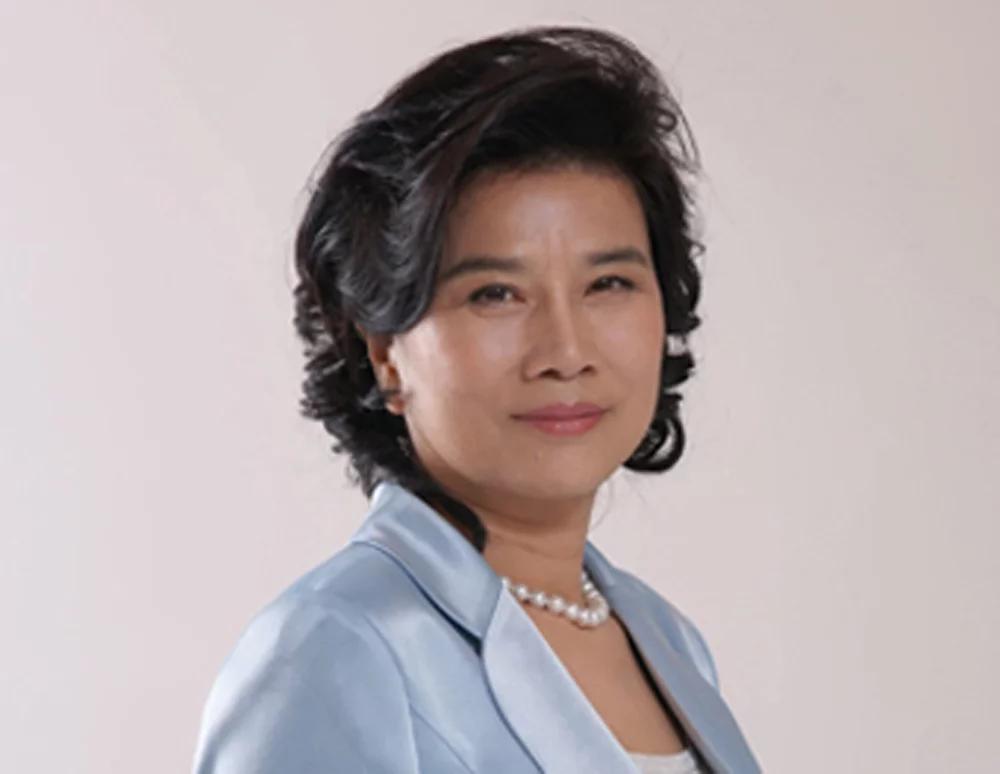 在商界以“铁娘子”著称的董明珠，在格力员工心中，更是一位心系基层、温暖务实的大家