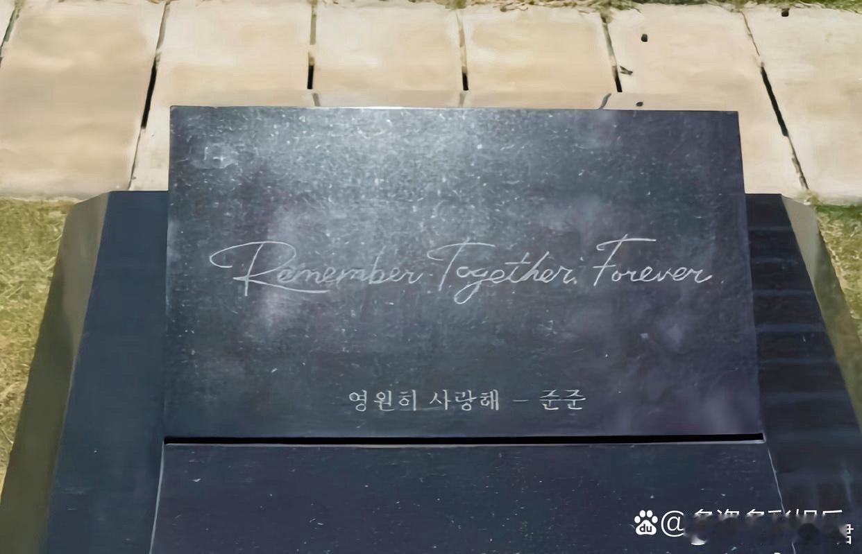 小S念了大S墓碑上的文字小S对大S的思念从来没有停止，她接了跨年节目，在录制中，