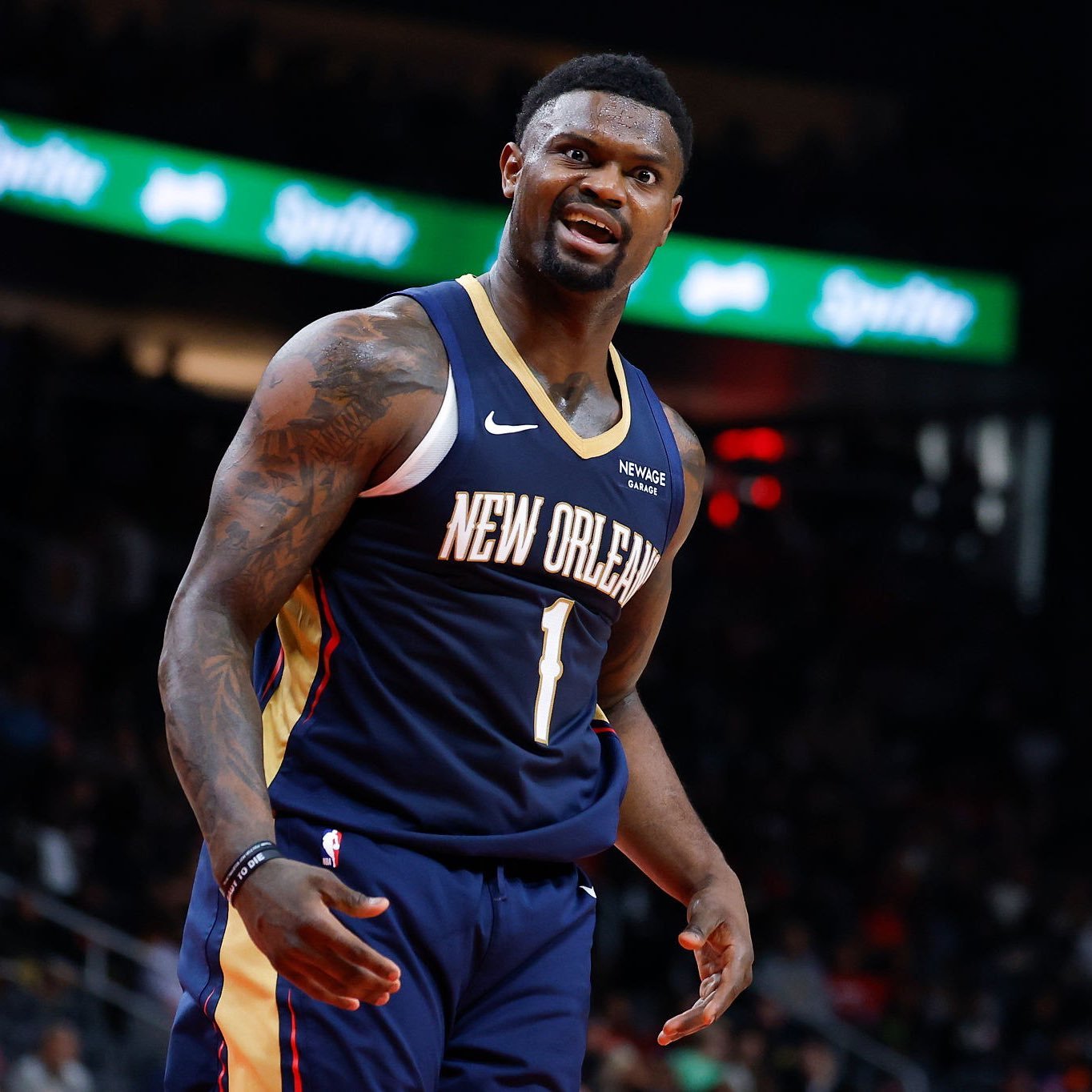 胖虎出战与湖人队的比赛 