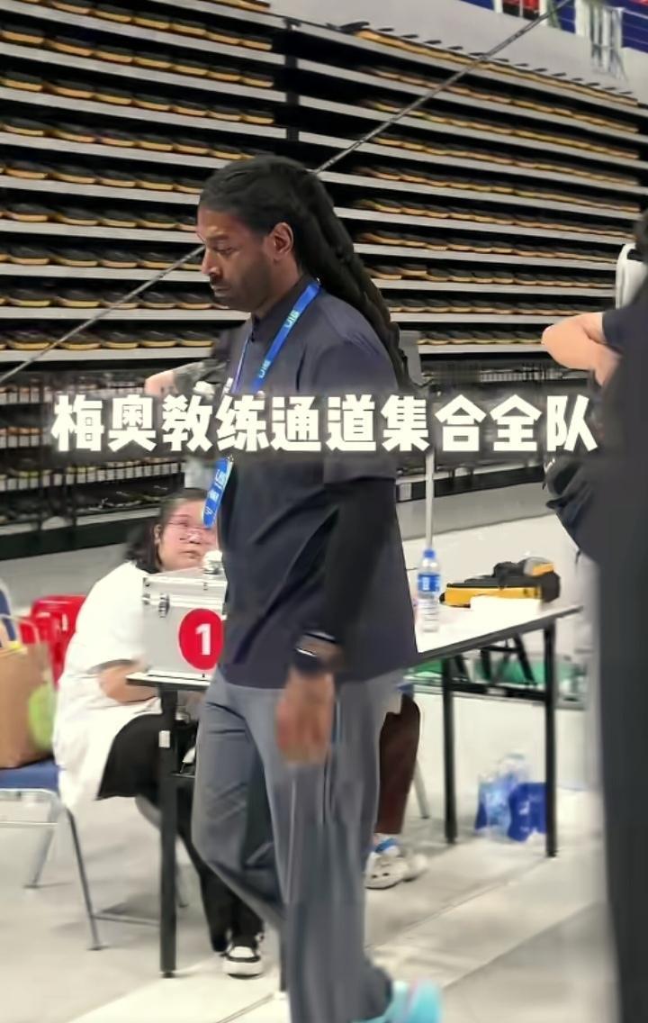 梅奥输不起啊！结果某地自媒体人竟然集体失声，不提梅奥踢小球员这等糗事了。
当初某