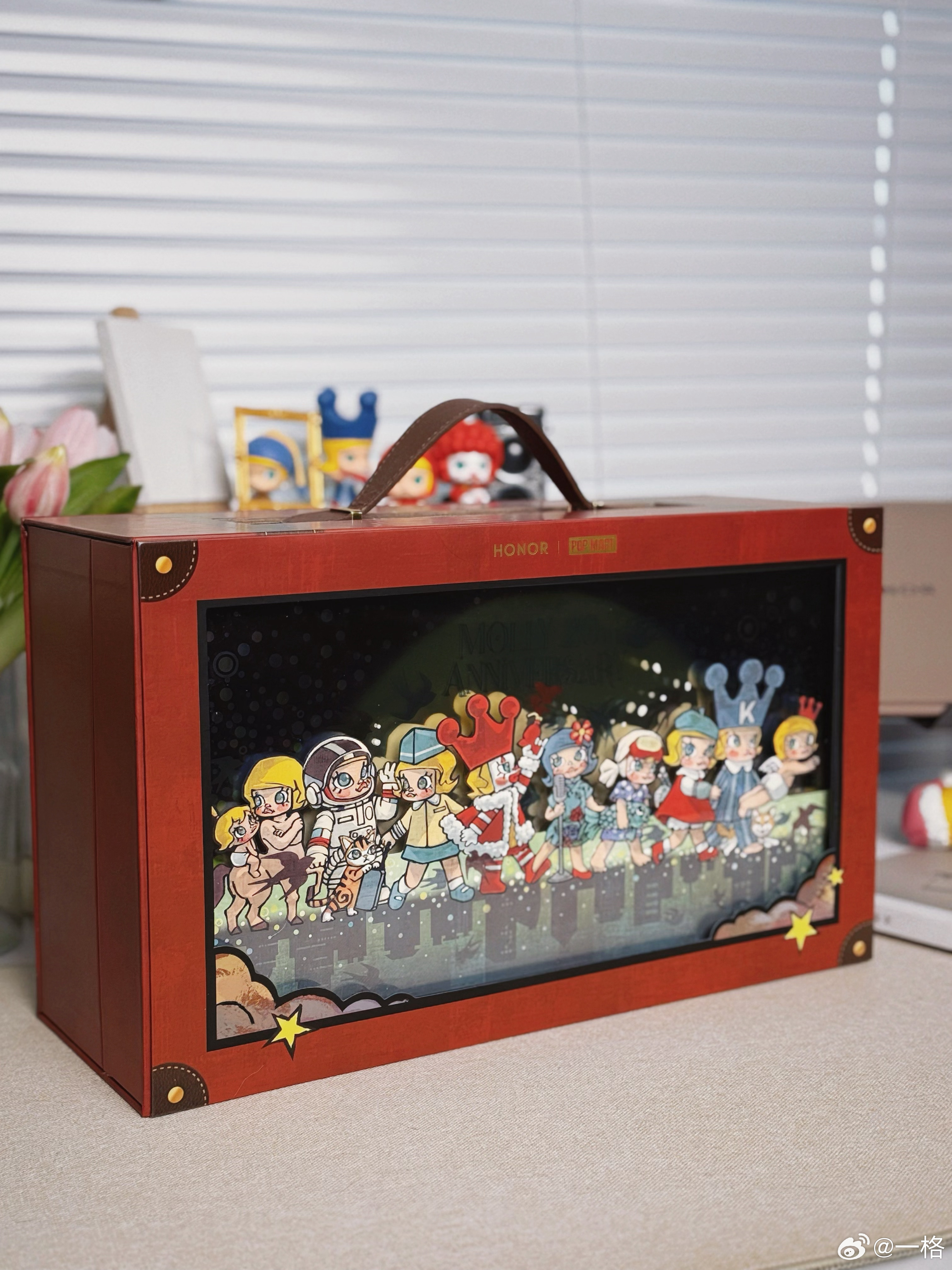 荣耀和泡泡玛特联名的MOLLY 20周年限定版！这次不仅外观上有MOLLY，内置