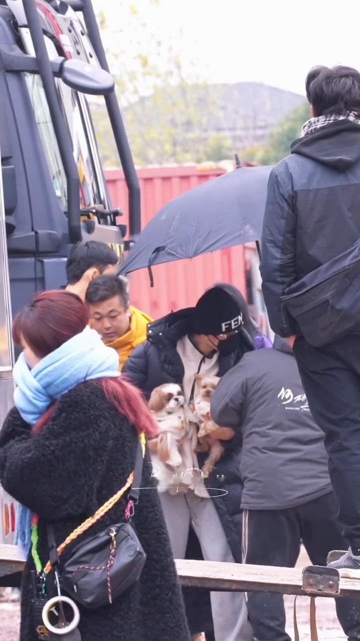 檀健次何不同舟渡上班，期待谢却山