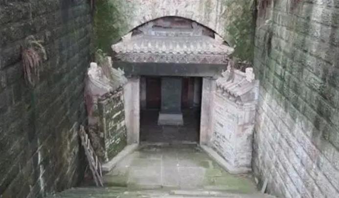 古代的盗墓界有个“不成文规定”：金银珠宝都可拿，唯有一样东西不能动。古代的盗墓贼