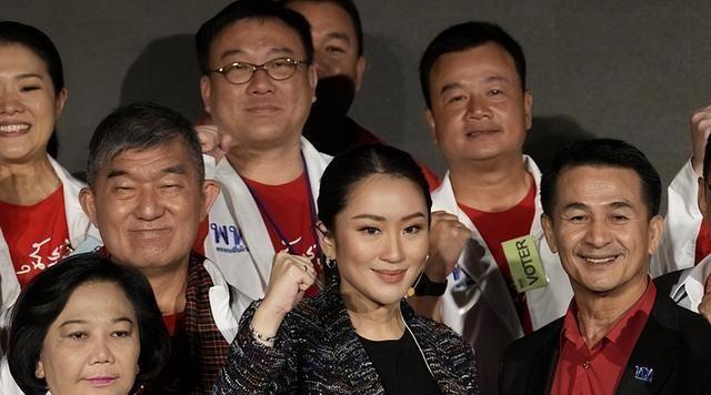 娶一个女强人当妻子是啥滋味？佩通坦老公最有感受了，看他那副对妻子爱慕的样子，就知