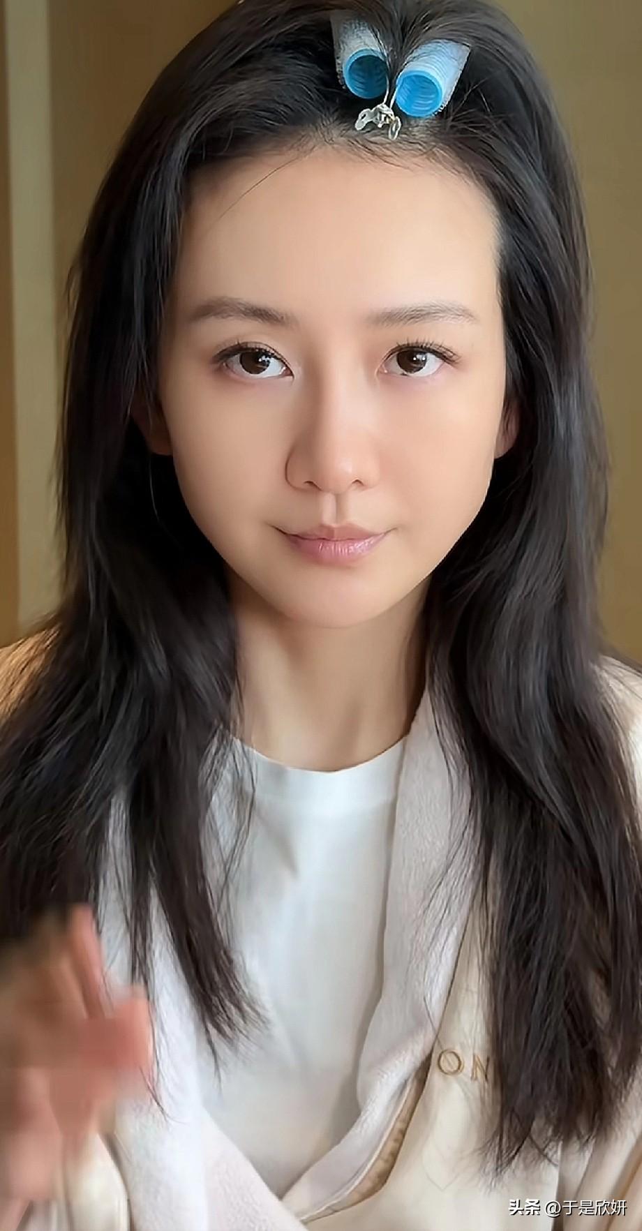 王鸥素颜到变装反差杀疯了！眼镜疤脸造型又美又飒，网友：这才是顶级骨相
 
谁被王