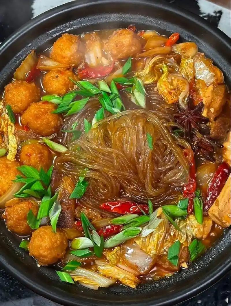 大冬天的，一锅烩菜，才是美味儿。 