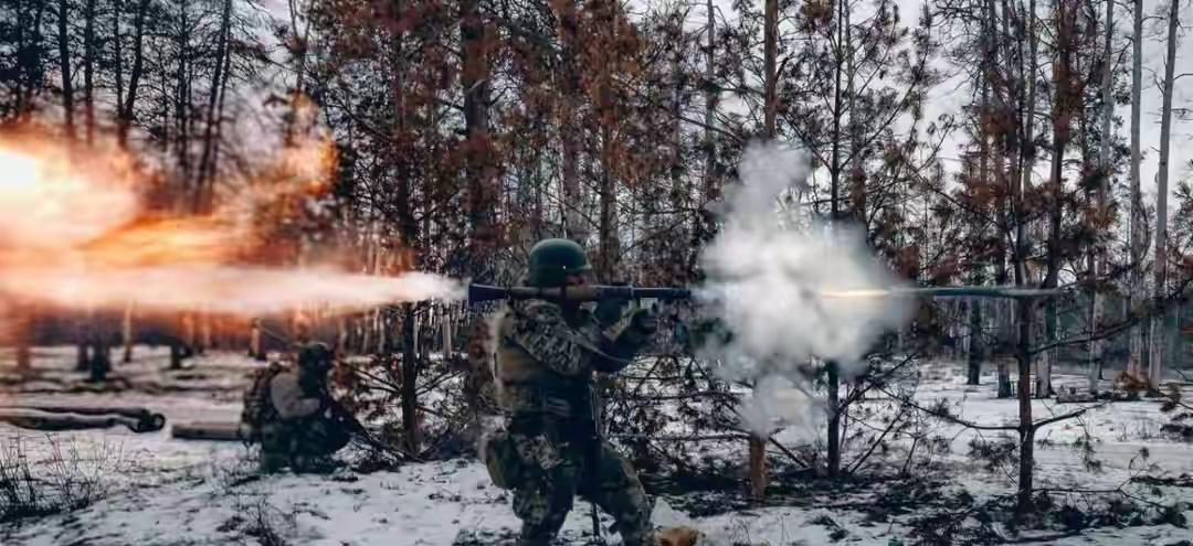 战线突然崩溃：乌军闪电突袭夺回大片领土，北约真下场了？