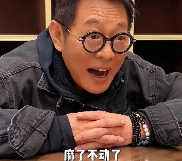 敬一丹离世仅一天，63岁李连杰再传噩耗？自爆双手发麻仅冰山一角