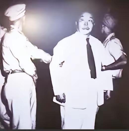 1950年6月18日凌晨，被关押在台北的陈仪被唤醒，一纸死刑的执行命令递到他的手