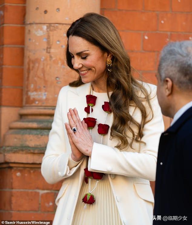 光彩照人英格兰玫瑰，威尔士王妃凯特！
今天，凯特出访莱斯特一个印度个社区，并受到