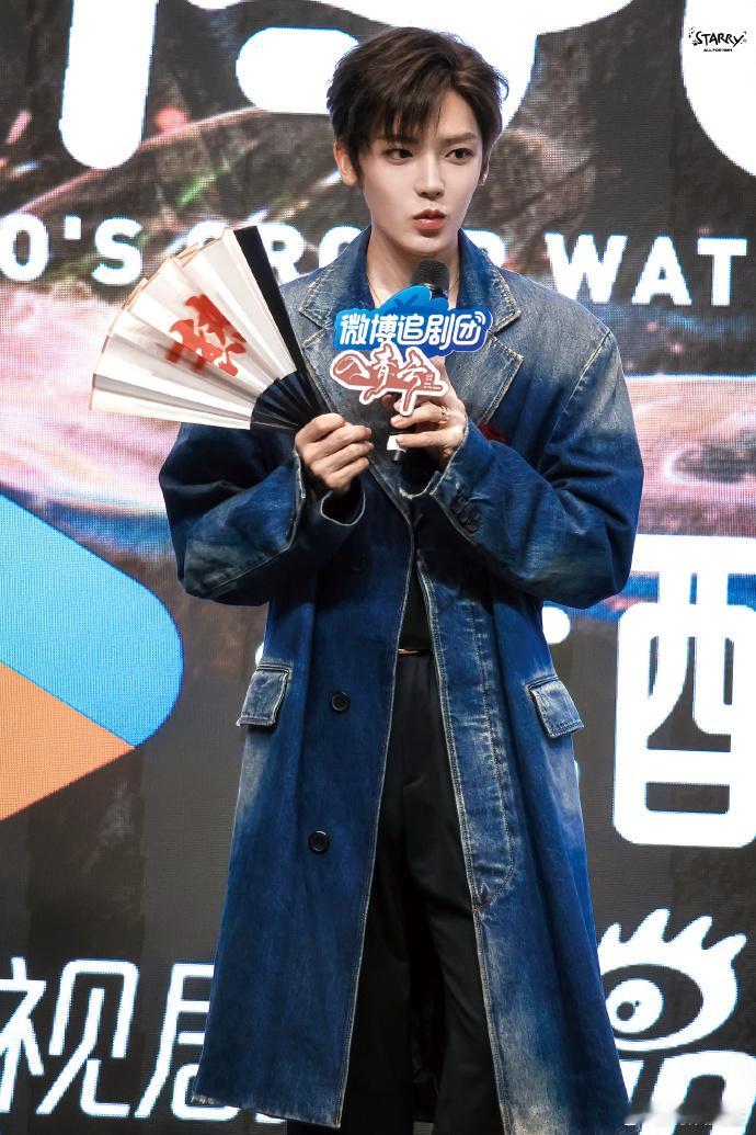 侯明昊我们要的是禁忌不是竞技侯明昊线下玩游戏超拼，观众喊禁忌，他却把游戏玩成竞技
