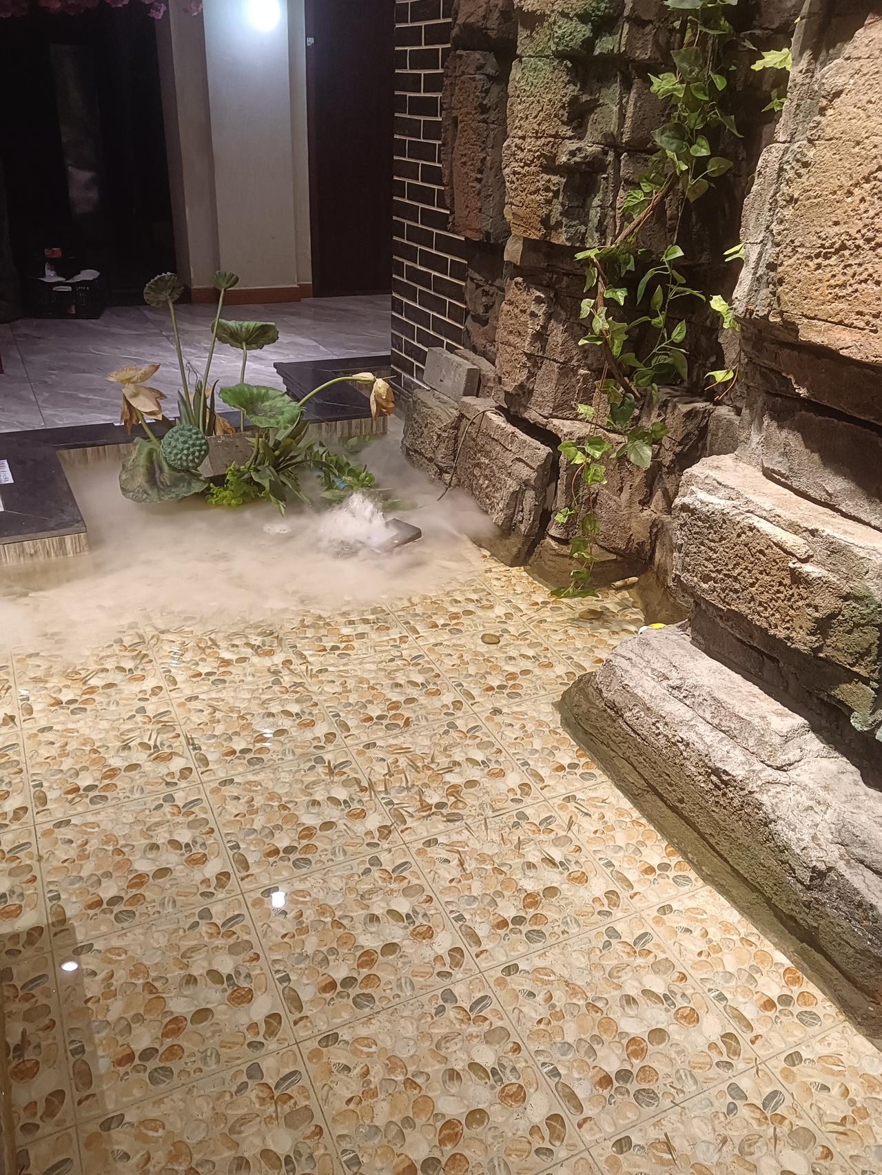 雷氏营销火爆全网的背后，是企业人社与负责人崩塌的开始。
吹太多的牛，也需要成本的