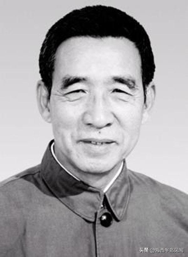 他55岁出任山东省东营市首任市委书记，长期担任胜利油田党委书记，一手统筹胜利油田