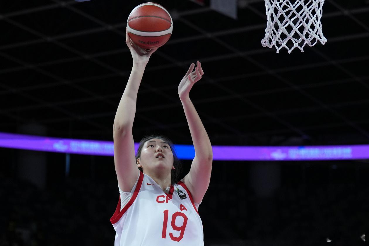 女篮U18决赛观后感：1，双方在个人能力，身体对抗方面还有不小的差距，如果没有张