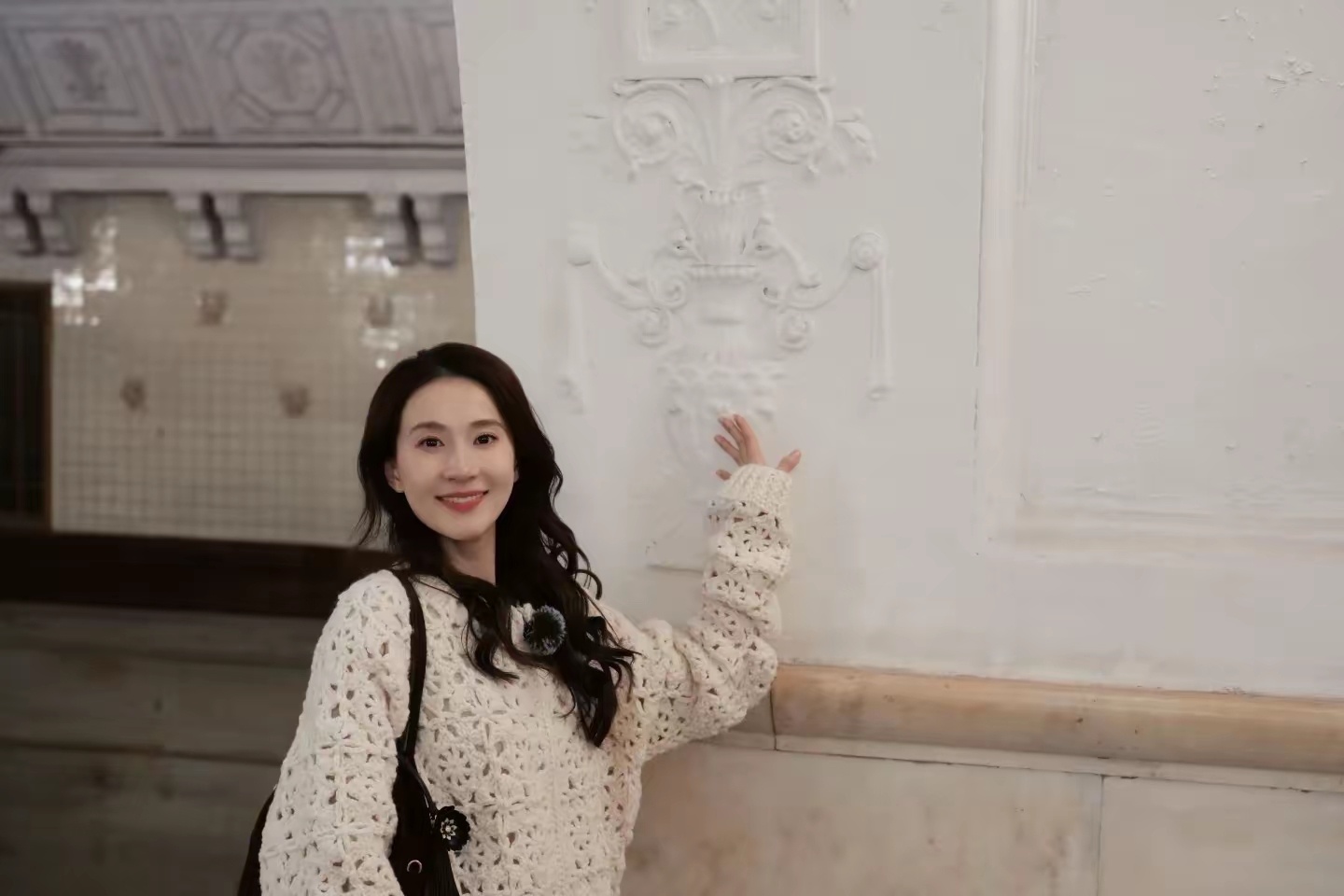 孙扬老婆张豆豆发了一组在莫斯科的照片，与孙杨在克里姆林宫的教堂外牵手，两人笑靥如