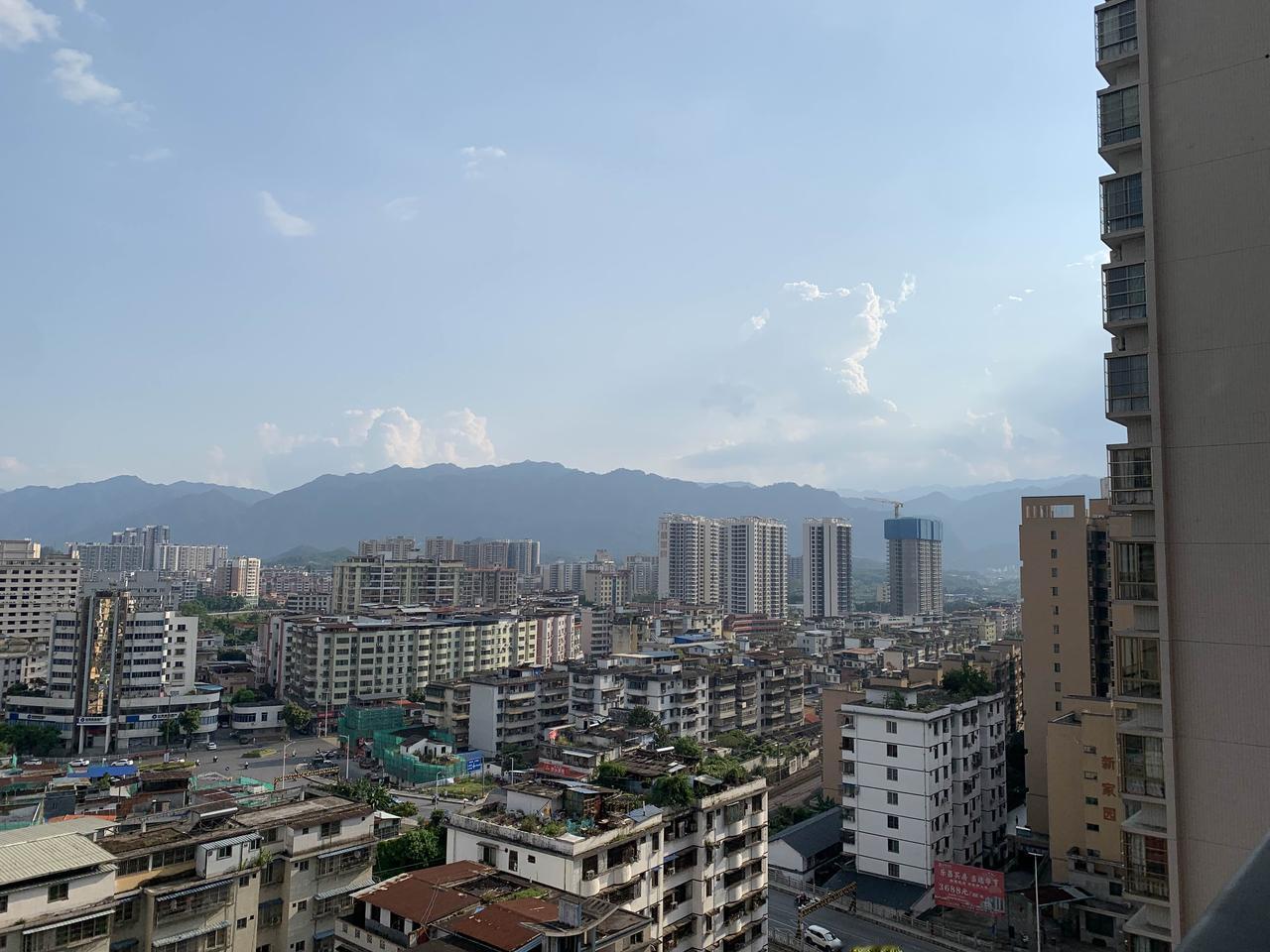 随手拍一张你所在城市的蓝天景色