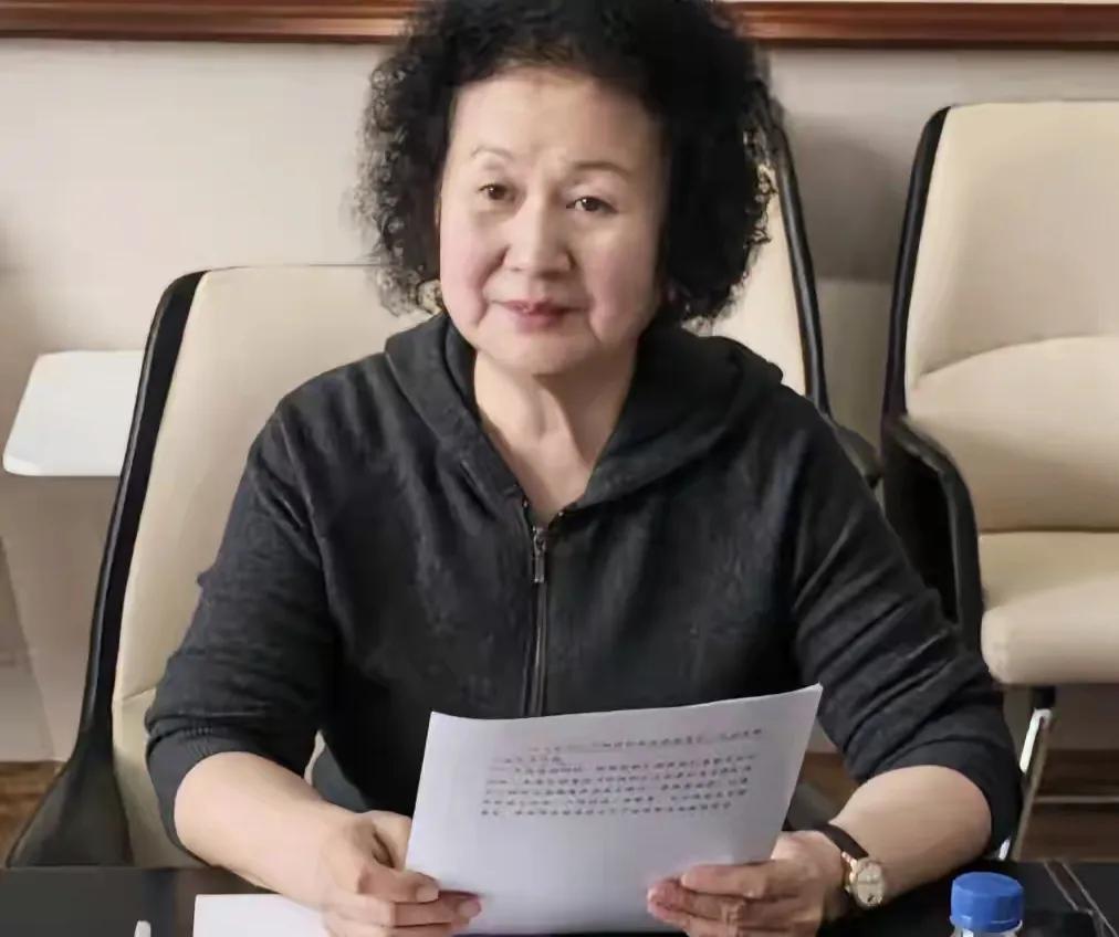 本山大叔退休，前搭档辽宁省文联副主席、省曲协主席黄晓娟也老了
最近看到黄晓娟的消