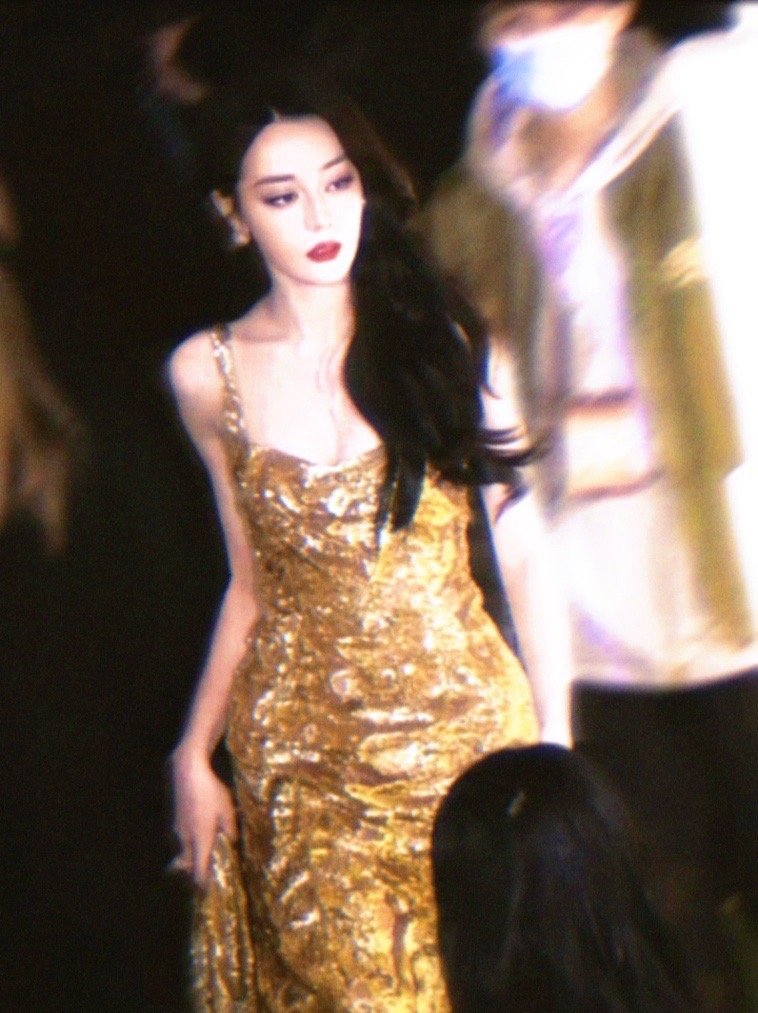 迪丽热巴，摇曳身姿·顶级诱惑力❗️