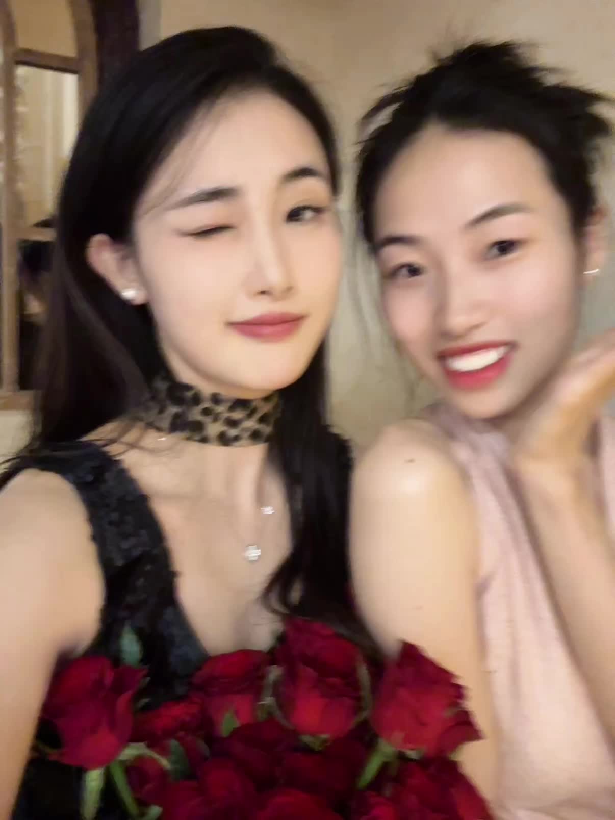 你总以为你不够好 不够苗条和美妙 可是完美谁能打造 做你自己就很好