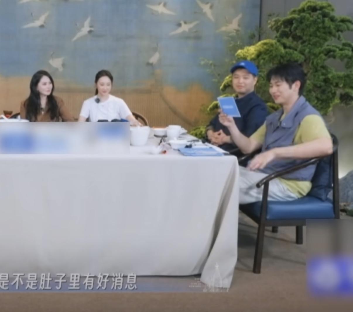 孙丞潇被问金莎是不是怀孕，孙丞潇：“现在还真没有。”
金莎：“有些女生她就是水肿