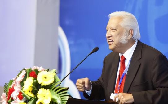 “我没有一丝一毫的中国血统，但是我有100%的中国心，我将用一生来报答中国。”印