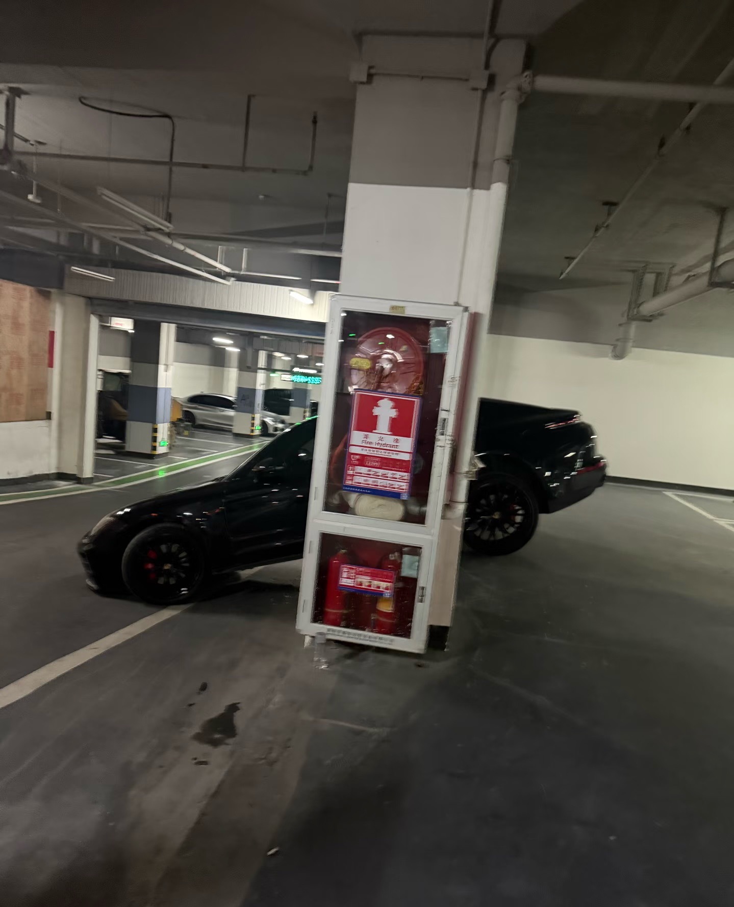 这么高的台阶居然没有明显标识 