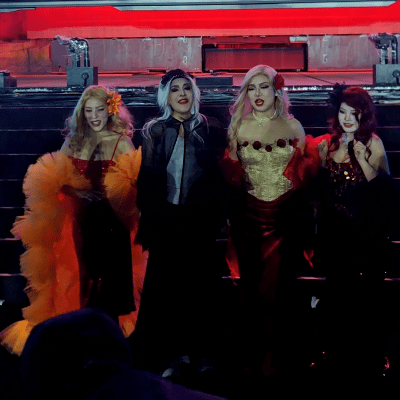 那艺娜宠粉有的是力气手段那艺娜也太宠了吧！全程微笑比心，合影贴贴，粉丝要啥给啥～