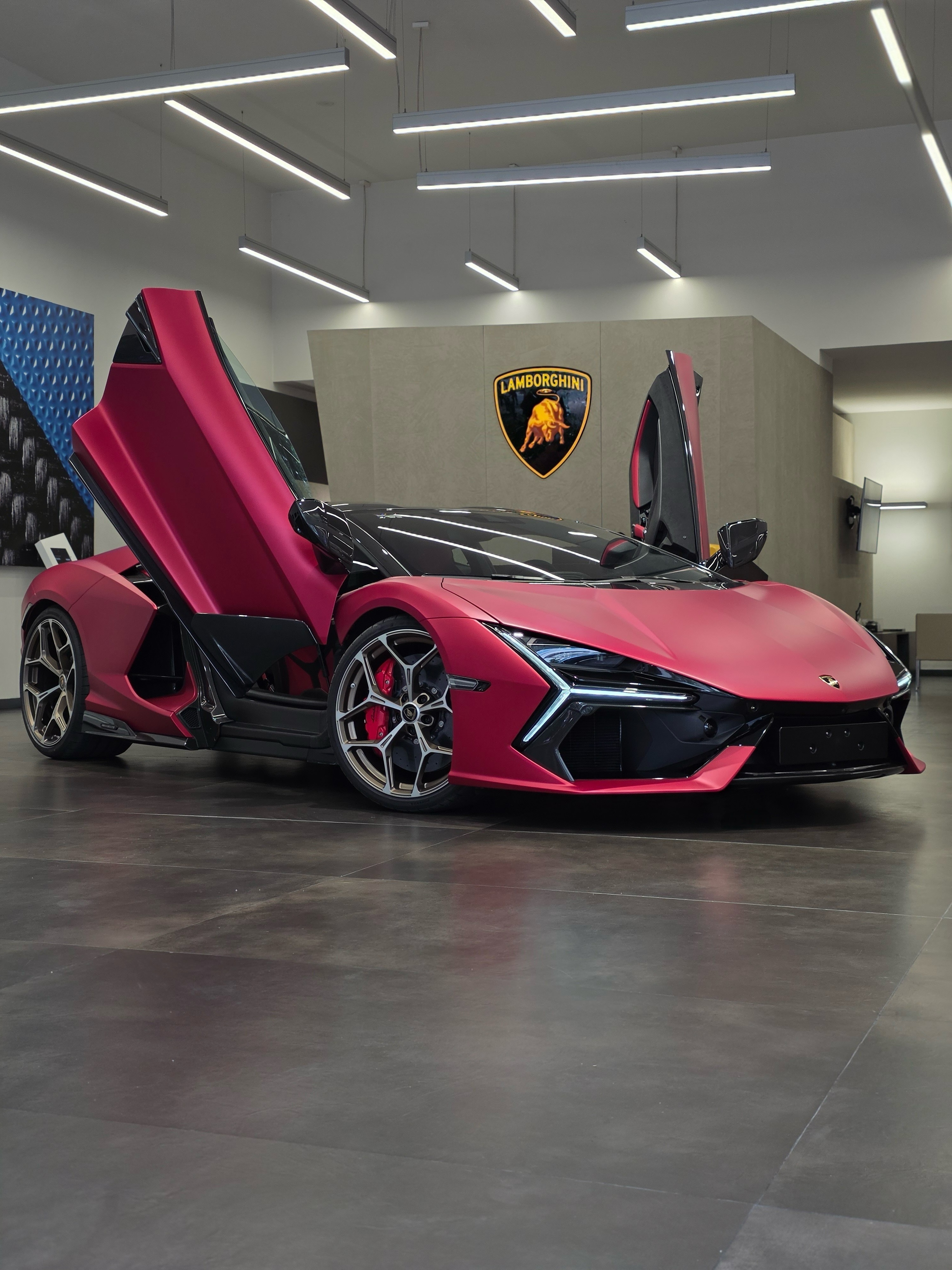 Lamborghini Revuelto 油漆：Rosso Pyra 