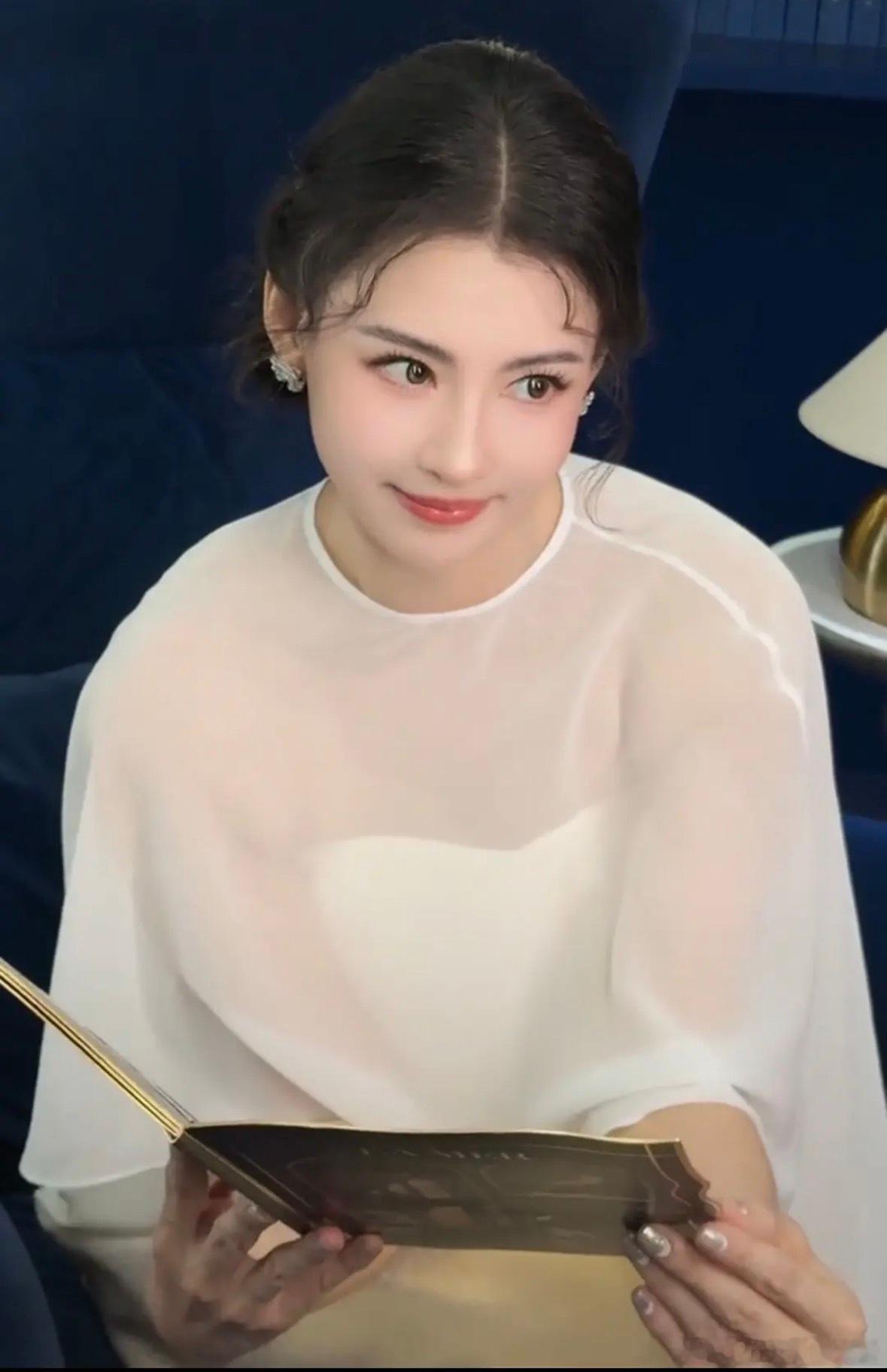 张柏芝胖了后依旧美出新高度张柏芝真的太美了[捂嘴哭]精致的像洋娃娃 ​​​