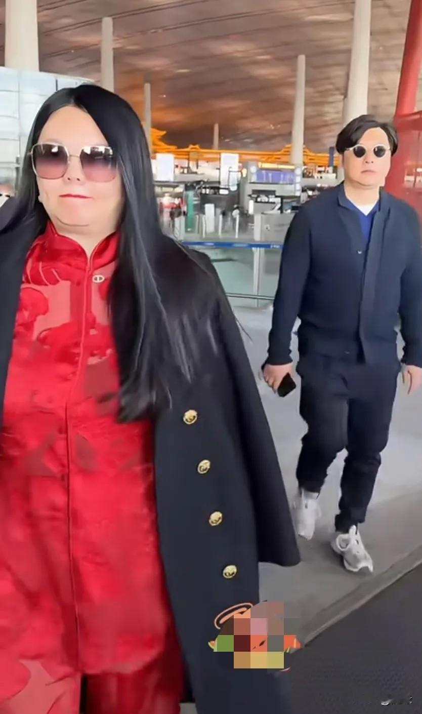 天啦，被李湘的体态惊到了!
这还是那个《快乐大本营》节目主持人李湘吗？富态到认不