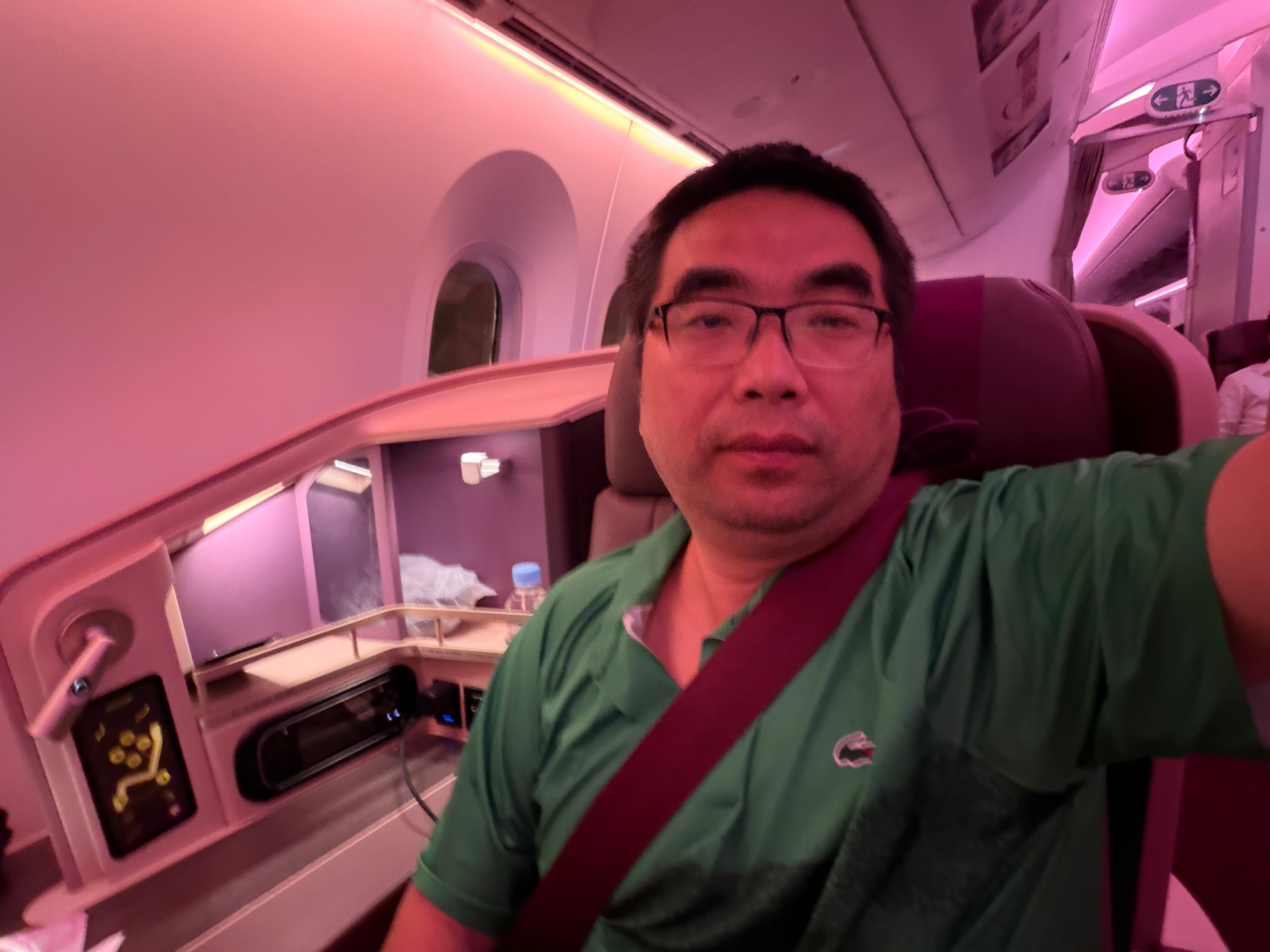 到深圳了，明天参加客户上市敲钟仪式和祝捷晚宴，蛮激动的，目睹客户10年来的努力，