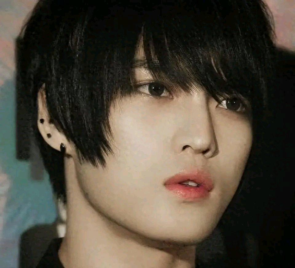 这剧情简直比电视剧还抓马！3岁就被亲生父母抛弃，孩子得多无助啊。好在遇到了养父一