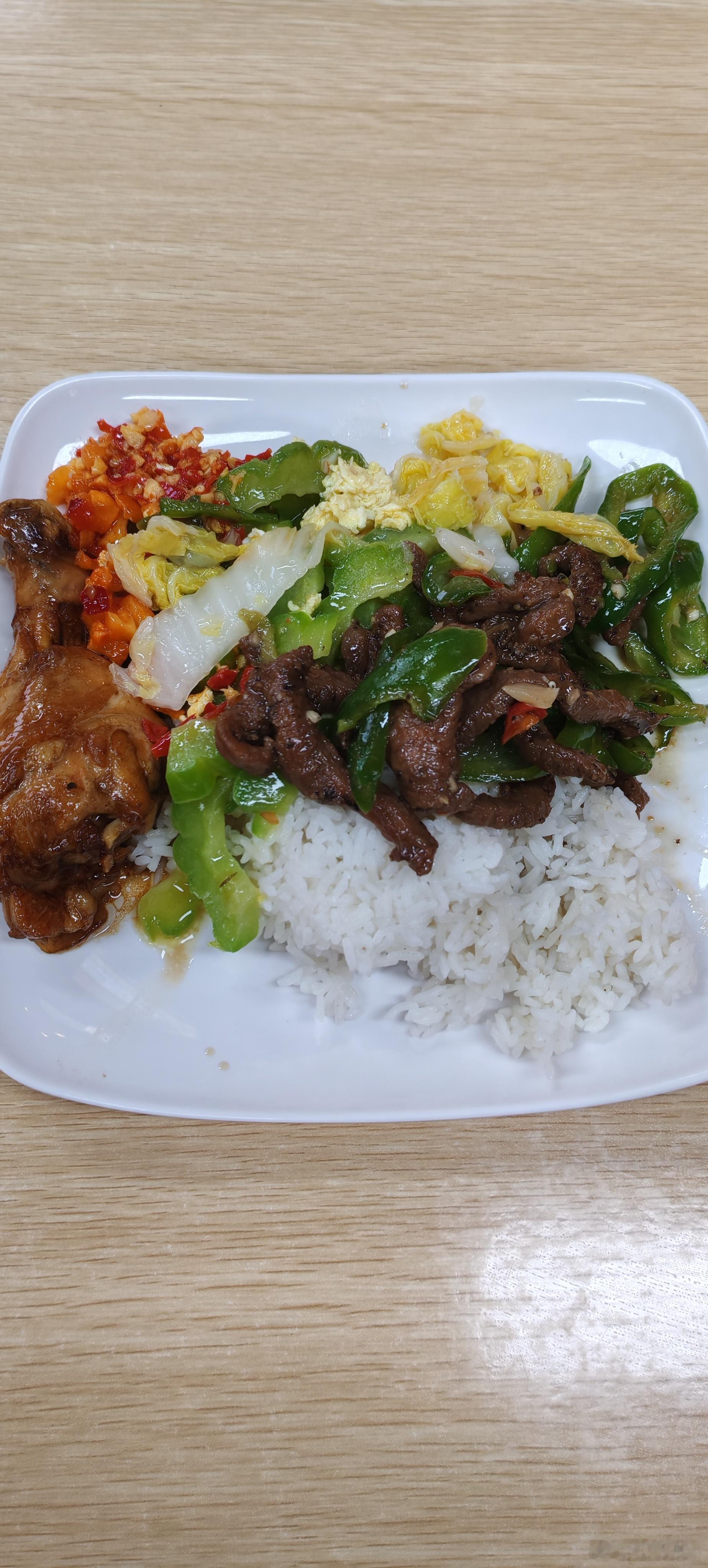 今天的午餐有点早 