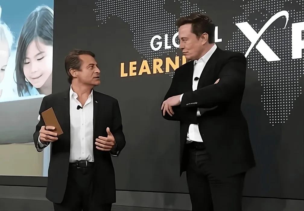 “他们几乎照我说的每一句话去做。”1月6日，他在美国热播播客《Moonshots