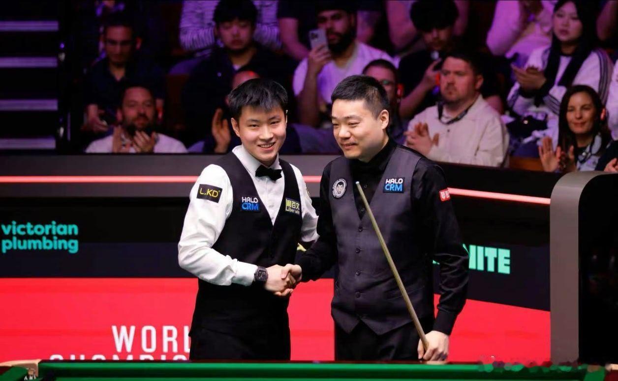 赵心童开局两连击！卫冕冠军火力全开2026年斯诺克世锦赛四分之一决赛，卫冕冠军赵