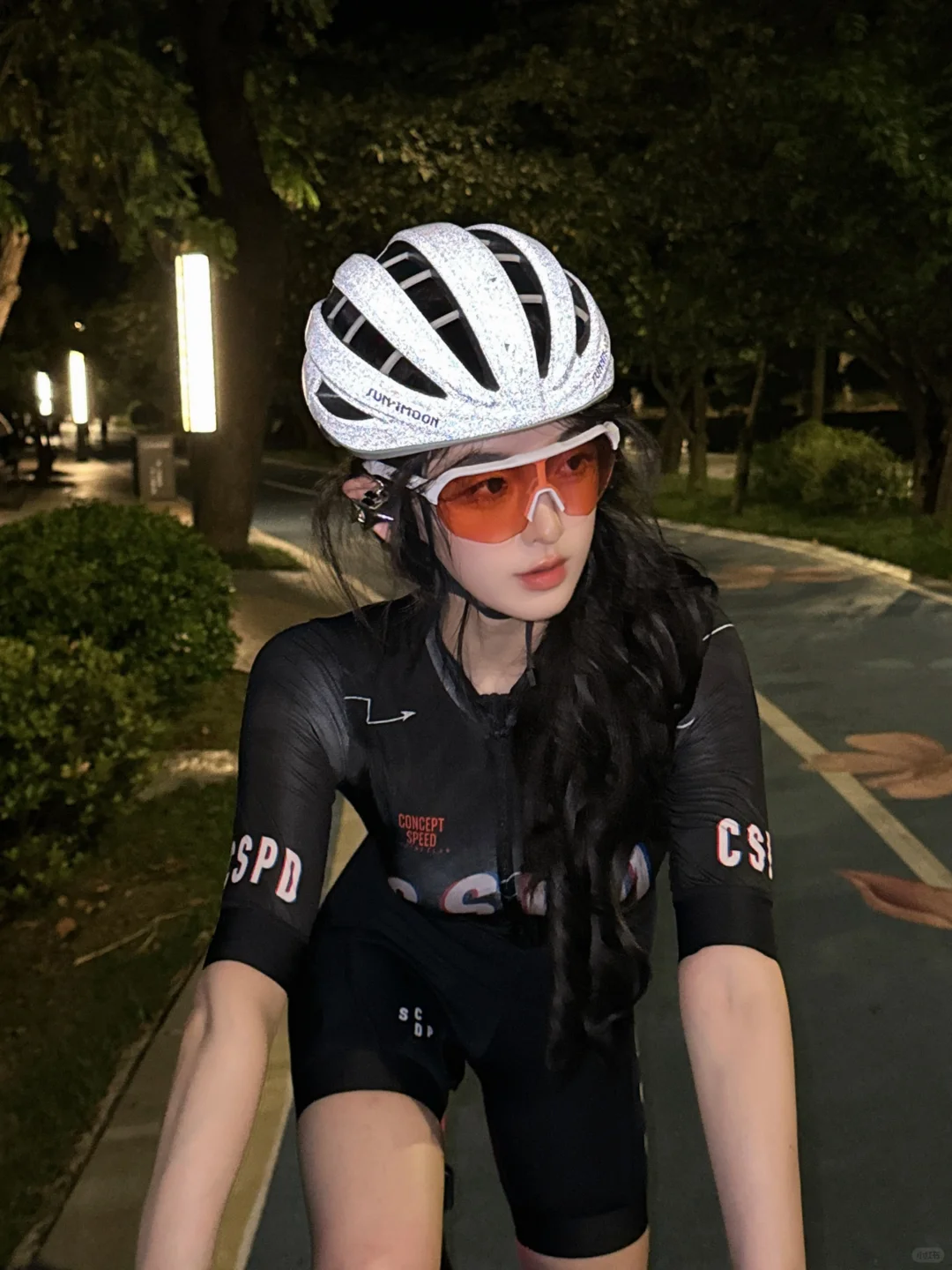 夜骑神器🚴🏻‍♀️ | 夜光头盔也太酷啦