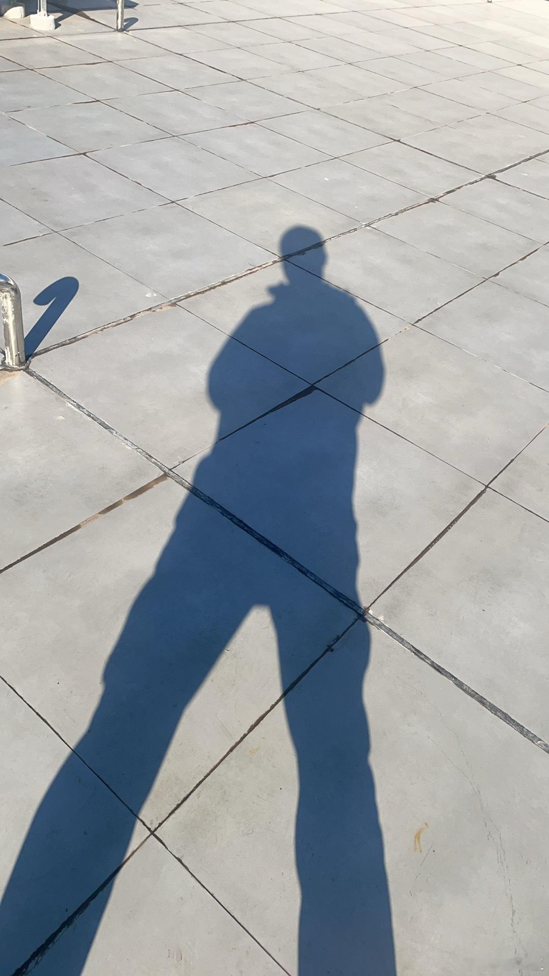 天台拳王，之前疫情的时候我就开始上天台练拳玩，结果后来不让上去了，影响天台拳王成