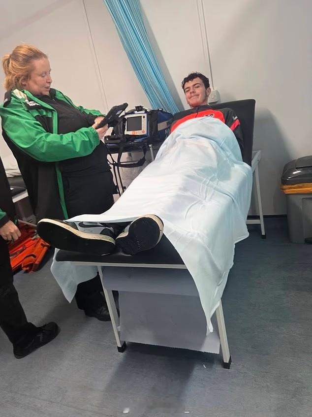 上轮英冠，朴茨茅斯在南海岸德比中主场迎战南安普顿，比赛气氛火爆。一名16岁的朴茨