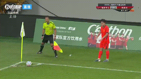 阿森纳U17被国足U17角球绝杀咯！程晟涵头球补射攻破枪手大门，阿森纳没想到不挤