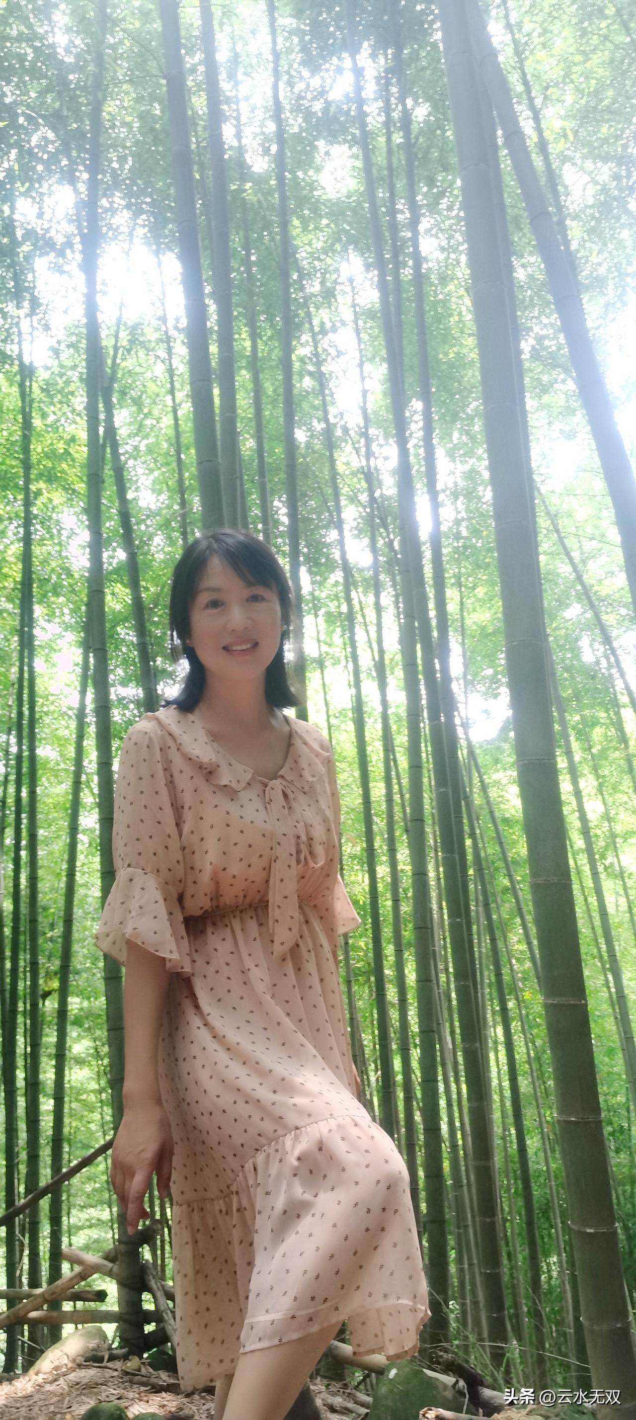 在回忆的时候，我们会自然避过那些伤心痛苦的日子，脑海里翻涌的都是甜蜜和美好。
谁