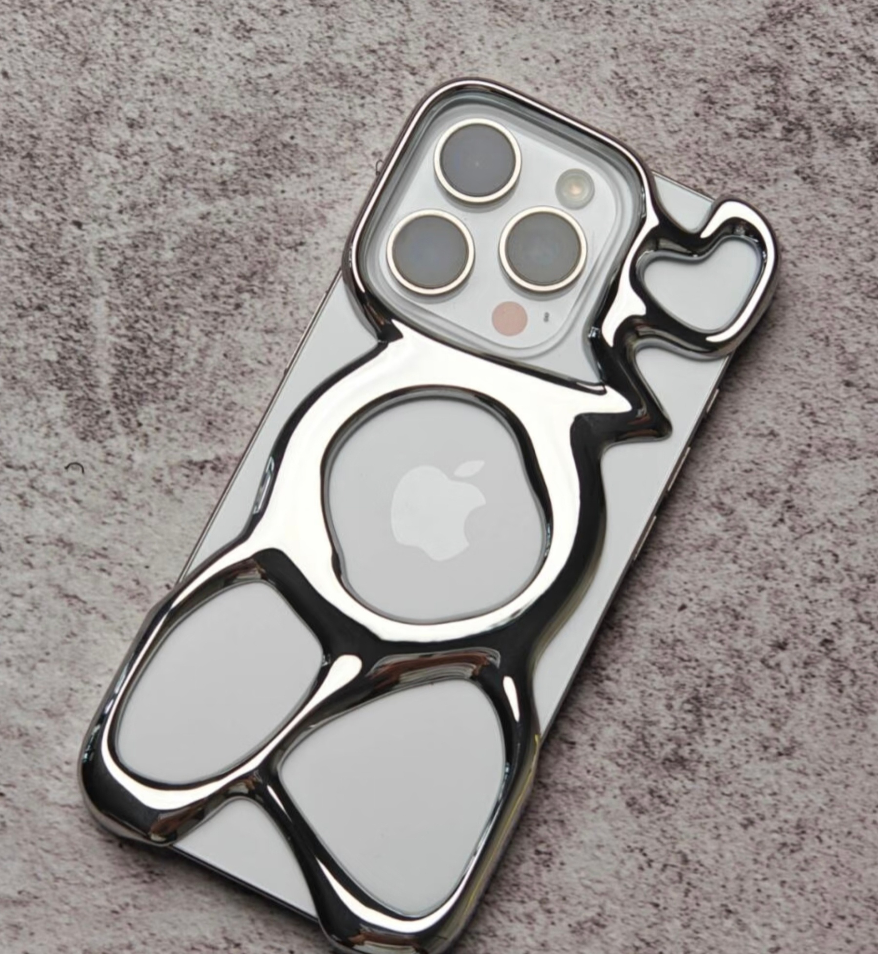 苹果肯定不是故意的，但是 iPhone17 磁吸环中心不是 logo 我还是有一