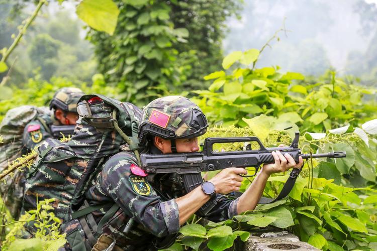 台湾问题拖不得，因为这个问题不解决，许多国家以此为筹码向我们讨好处；对赖清德软不