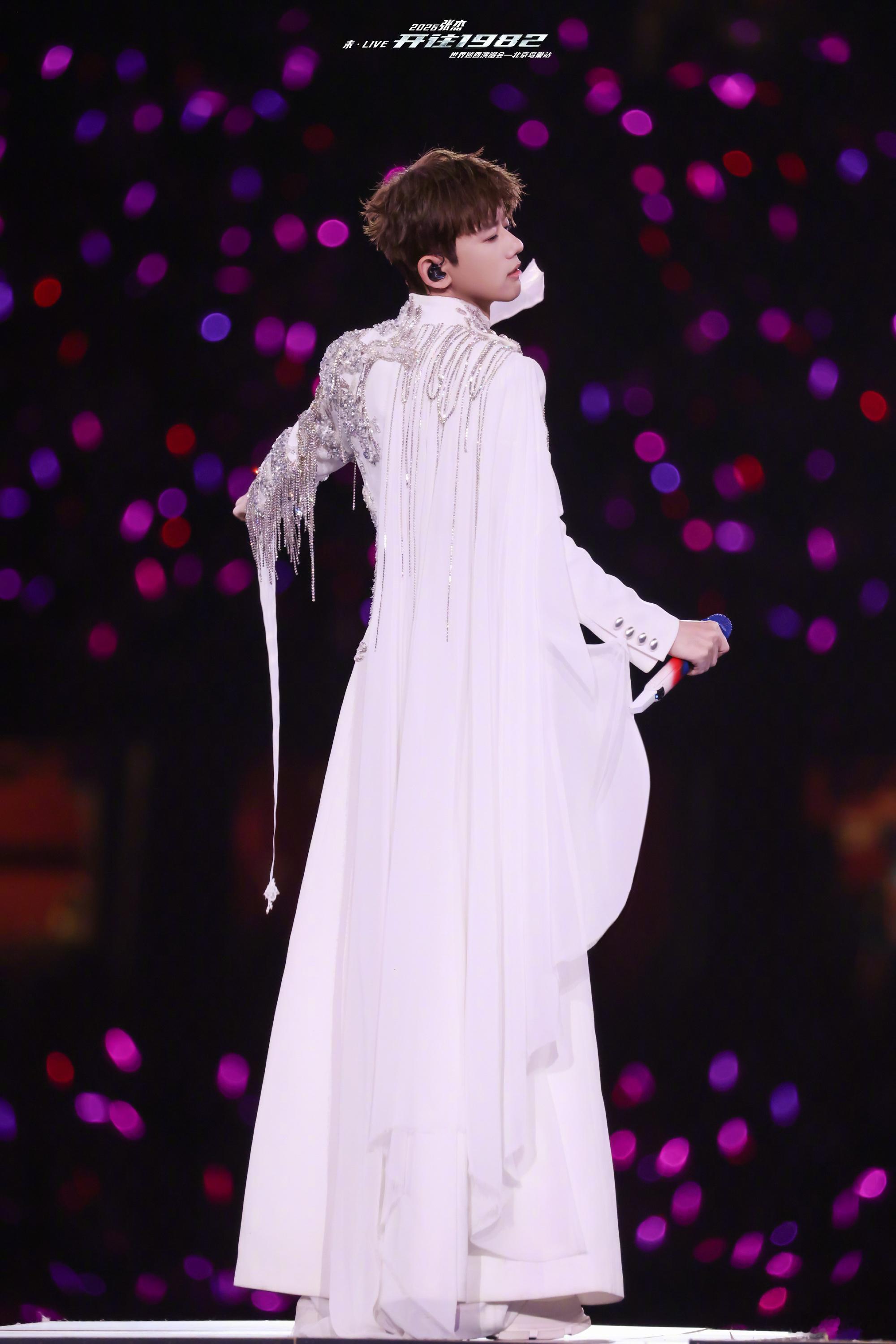 张杰张杰晒粉丝对于演唱会的评论杰哥真的把双向奔赴做到极致了😭竟然还会温柔回应粉