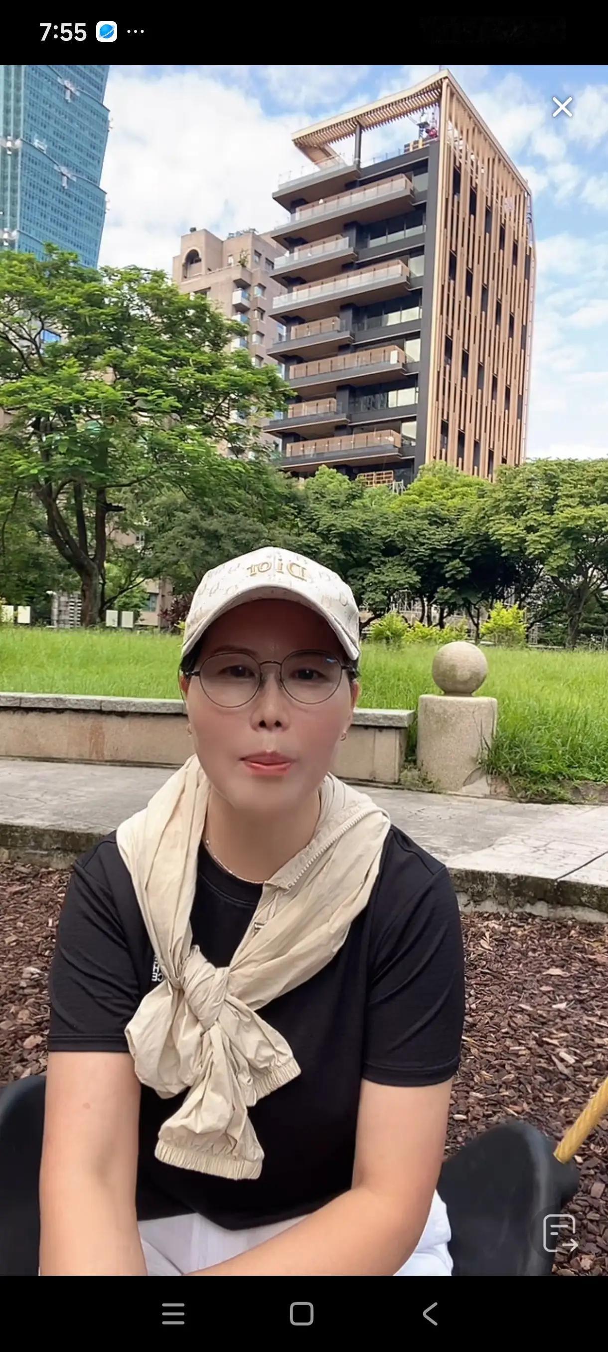 星期一，小杨阿姨也在家开播了。她表示，小玥儿和小箖箖跟着老板回北京了。


湾湾